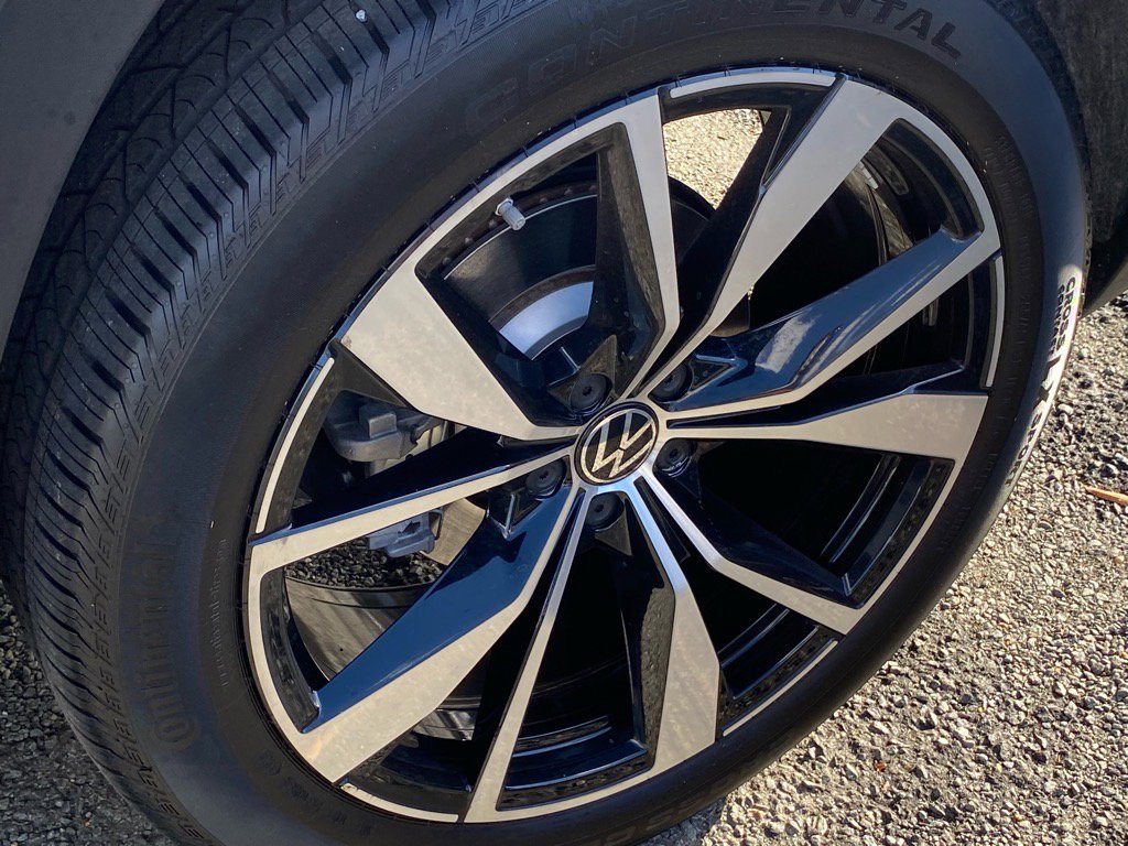 Certified 2025 Volkswagen Atlas Cross Sport SEL Premium R-Line image 23