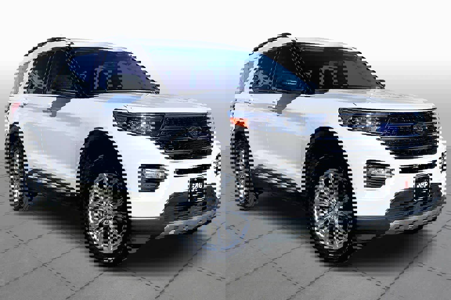 Used 2023 Ford Explorer XLT w/ Equipment Group 202A image 2