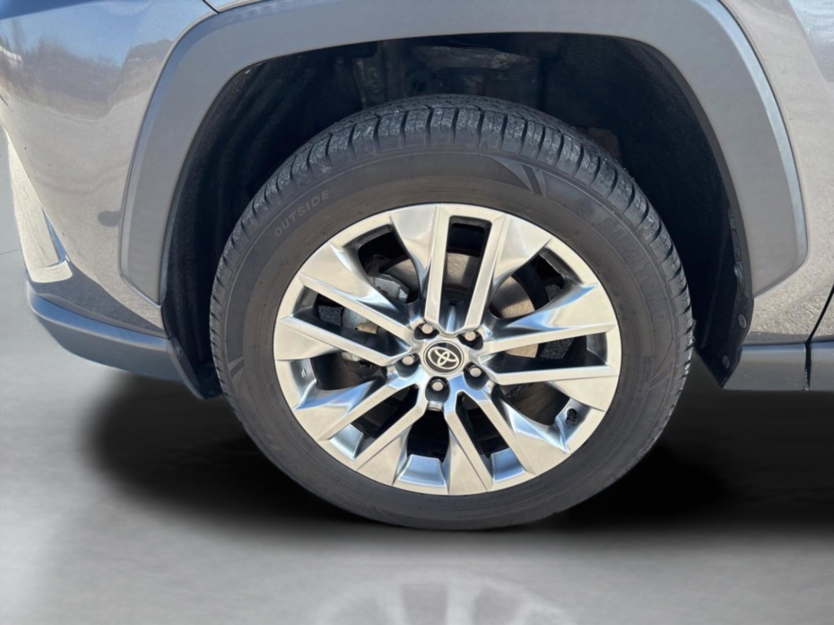 Used 2021 Toyota RAV4 XLE Premium image 44