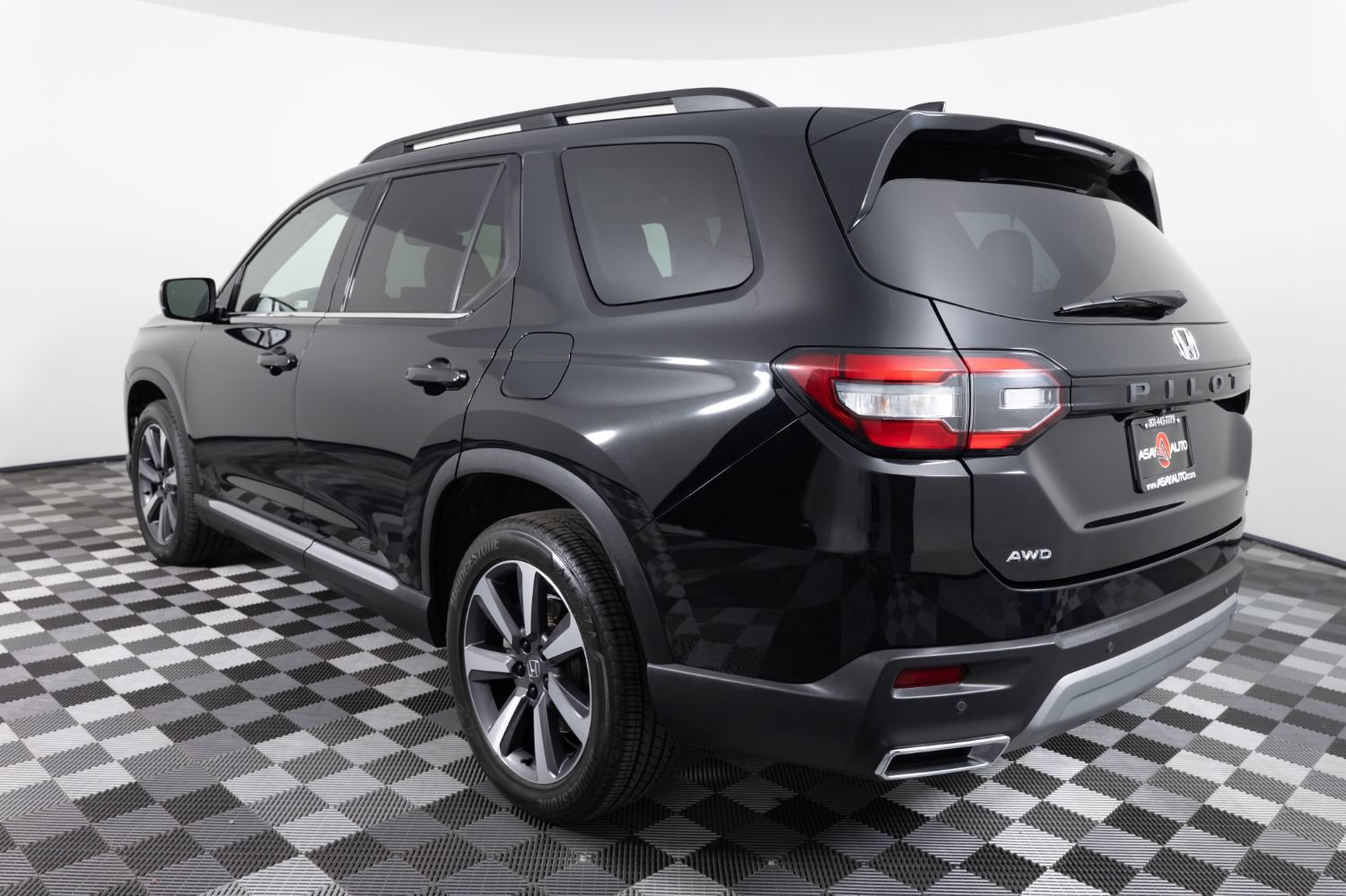 Used 2023 Honda Pilot Touring image 5