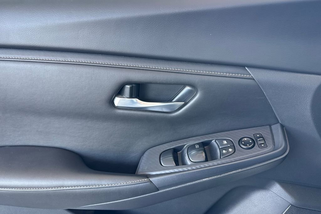 Used 2024 Nissan Sentra SV FWD image 16