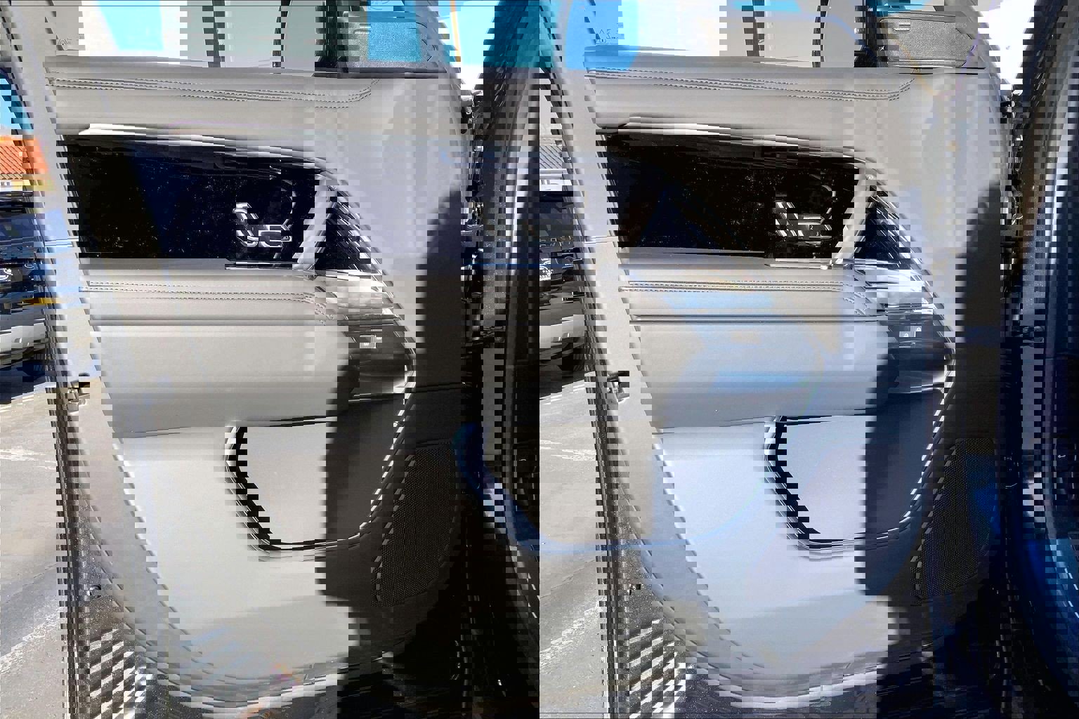 New 2026 Land Rover Range Rover SE image 11