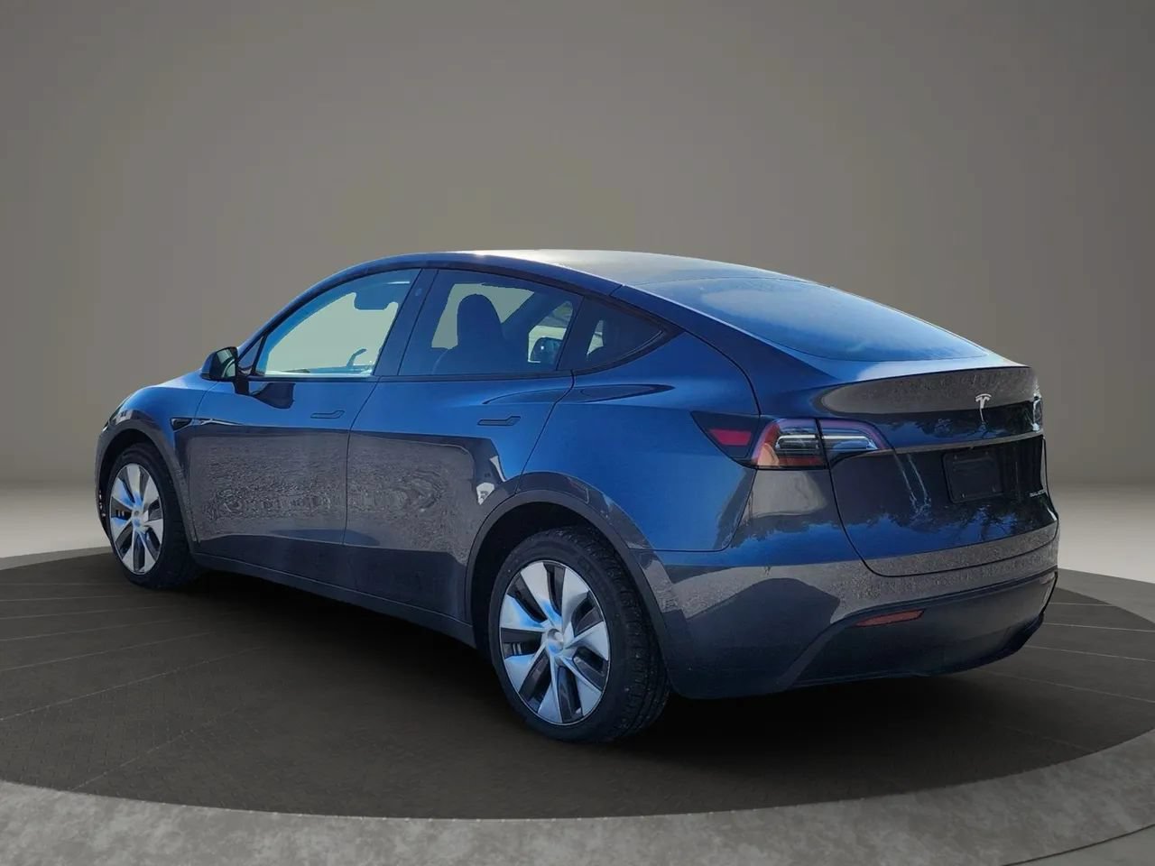 Used 2023 Tesla Model Y Long Range AWD/4WD image 4