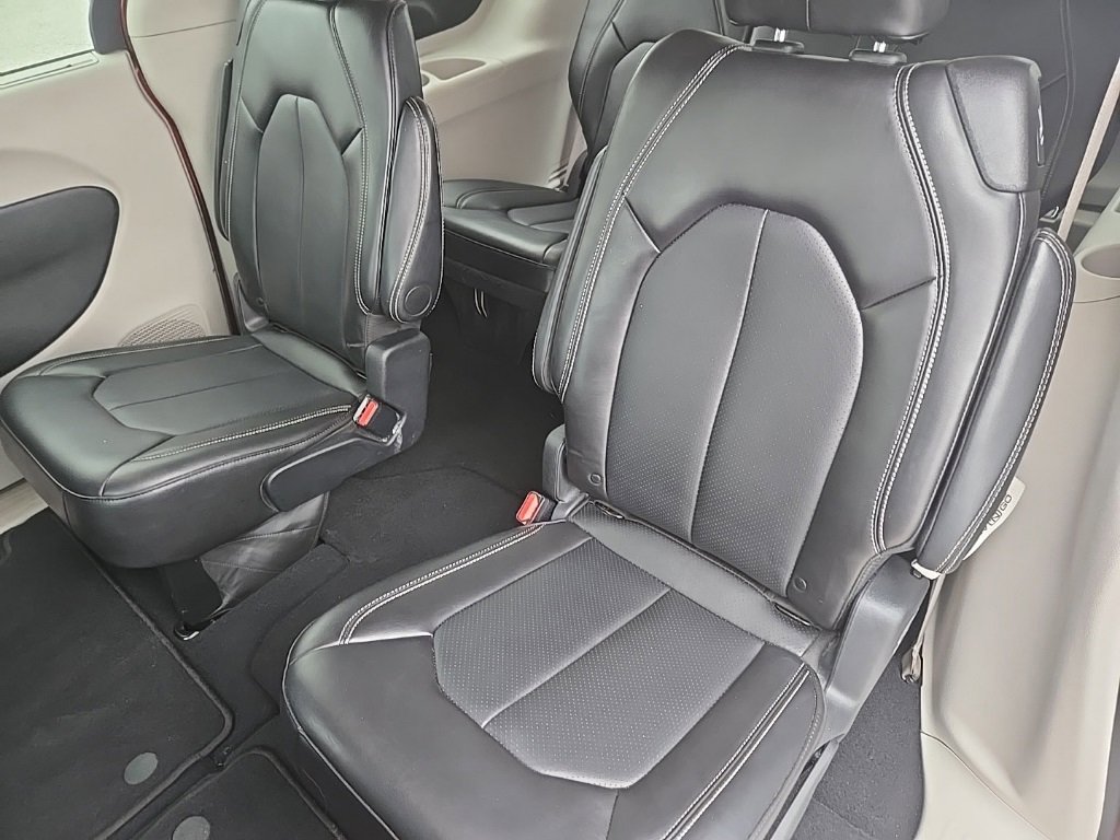 Used 2024 Chrysler Pacifica Touring-L image 24