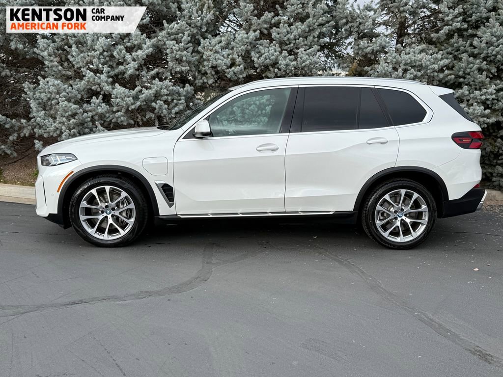 Used 2025 BMW X5 xDrive50e image 4