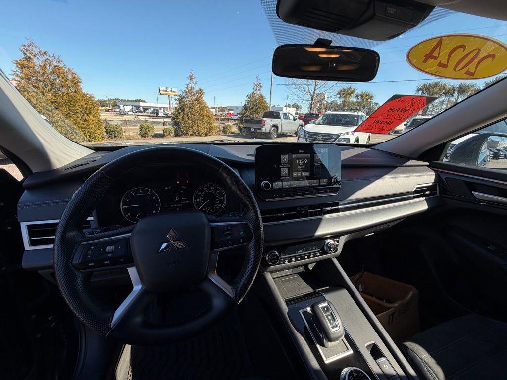 Used 2024 Mitsubishi Outlander SE image 21