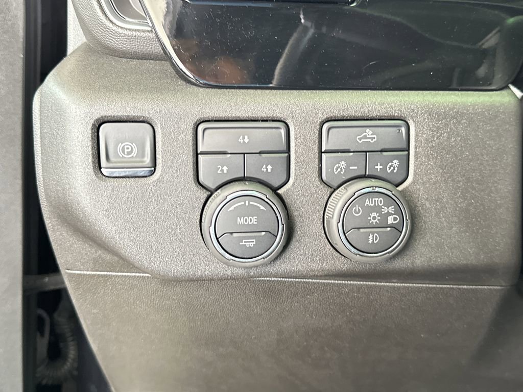 Used 2025 Chevrolet Silverado 2500 LT w/ Convenience Package AWD/4WD image 19