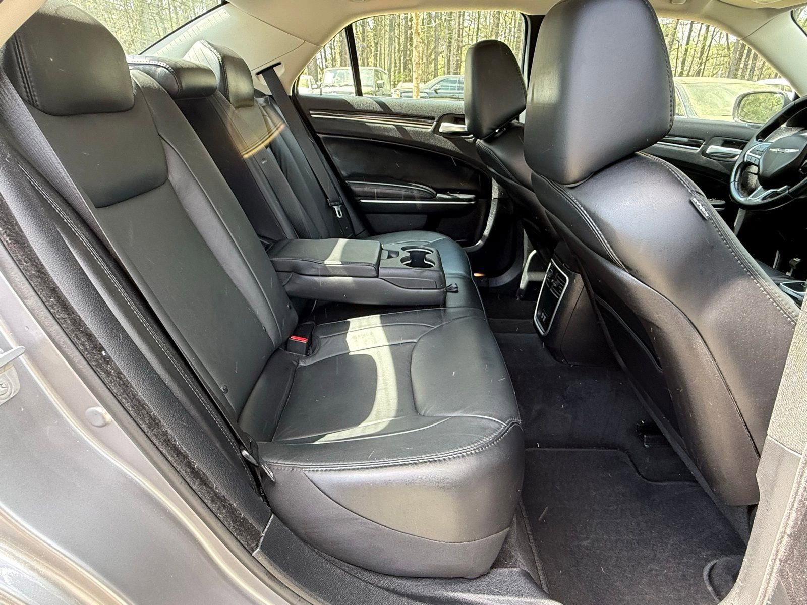 Used 2015 Chrysler 300 Limited w/ Driver Convenience Group image 27