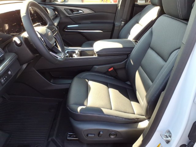 New 2027 Chevrolet Traverse LT w/ LPO, Floor Liner Package FWD image 6