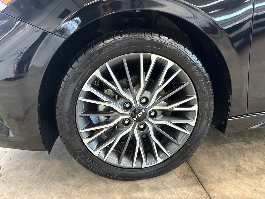 Certified 2023 Kia Forte GT-Line FWD image 12