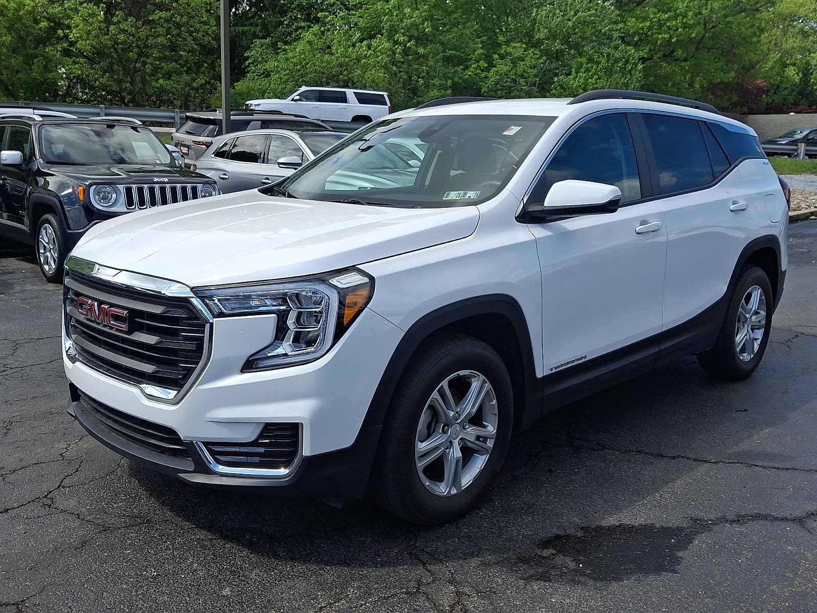 Used 2024 GMC Terrain SLE w/ Driver Convenience Package AWD/4WD image 3