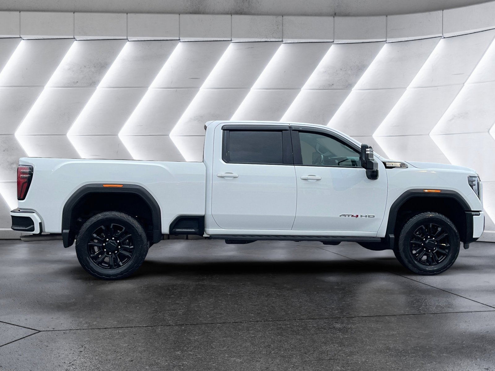 Used 2024 GMC Sierra 2500 AT4 w/ Technology Package AWD/4WD image 7
