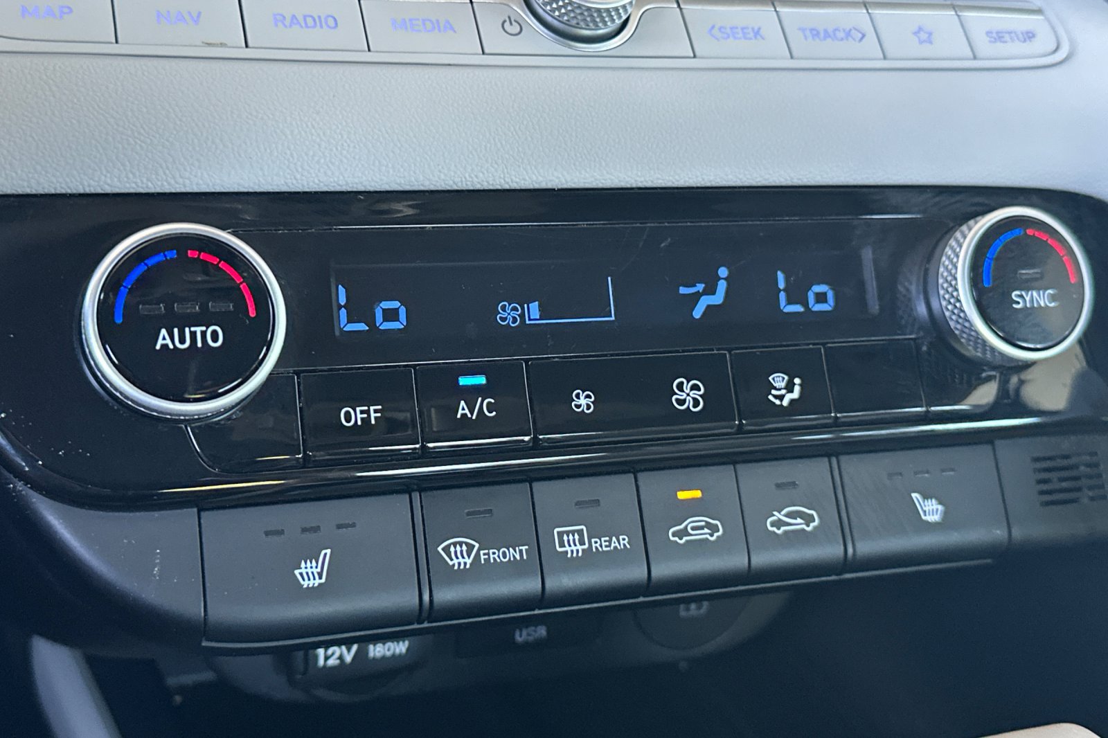Used 2024 Hyundai Elantra Limited FWD image 19