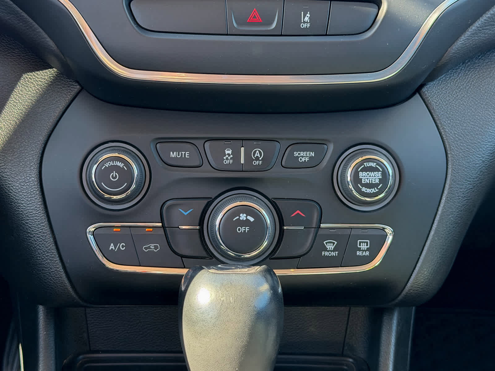 Used 2022 Jeep Cherokee Latitude image 17