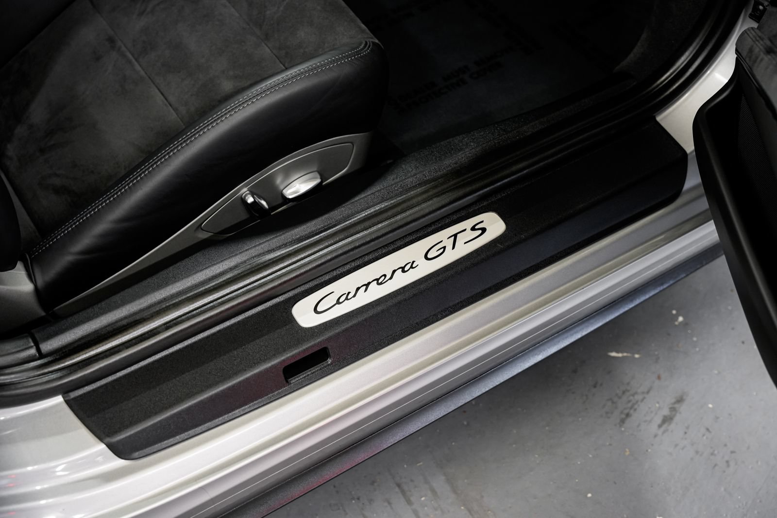 Used 2015 Porsche 911 Carrera GTS RWD image 27
