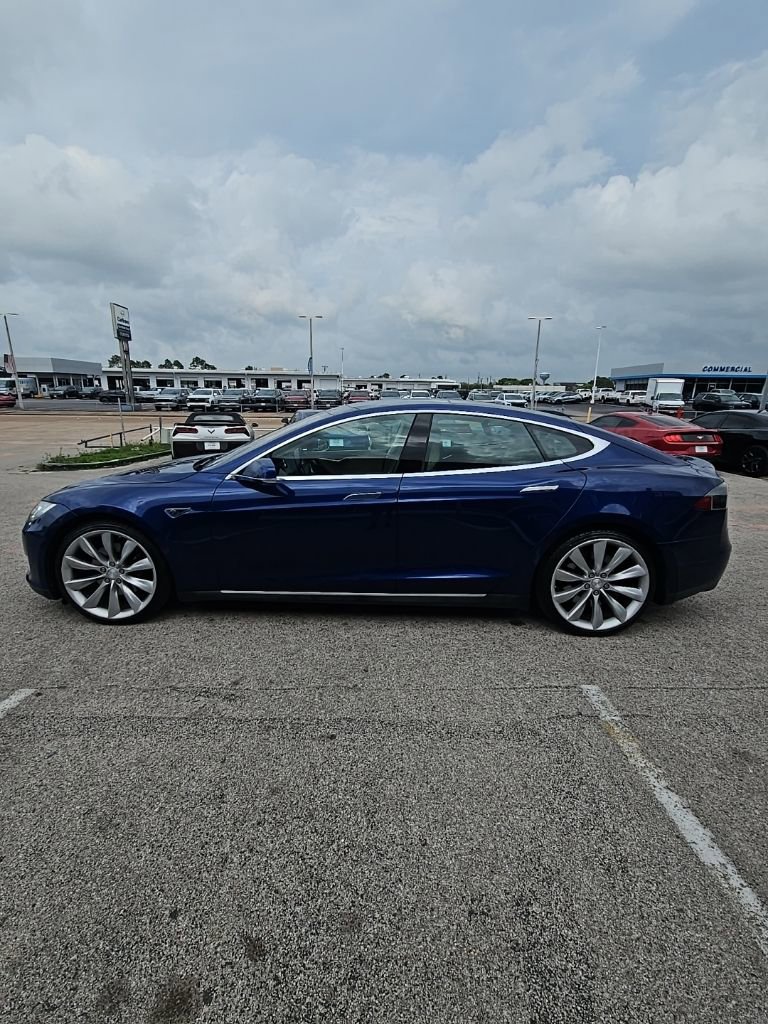 Used 2015 Tesla Model S 85D image 4