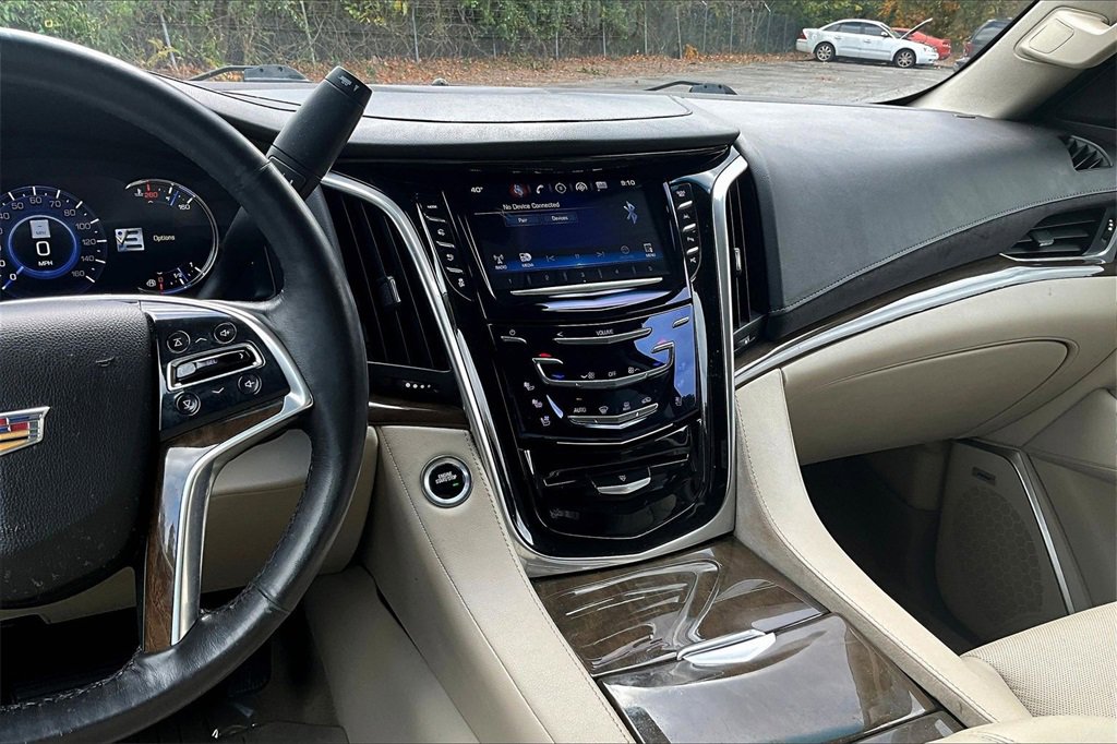 Used 2020 Cadillac Escalade Luxury image 10