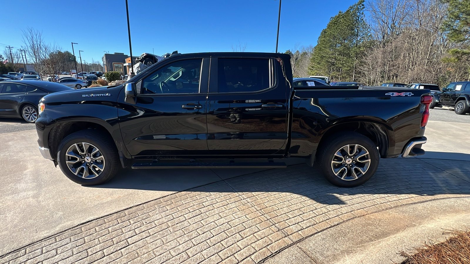 Used 2025 Chevrolet Silverado 1500 LT image 11