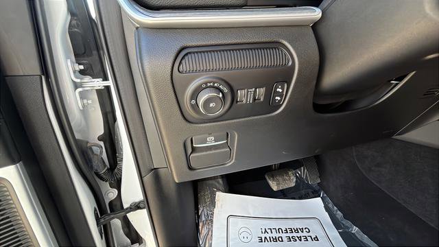 Used 2024 Jeep Wagoneer Series II w/ Flexible Seating Group image 11