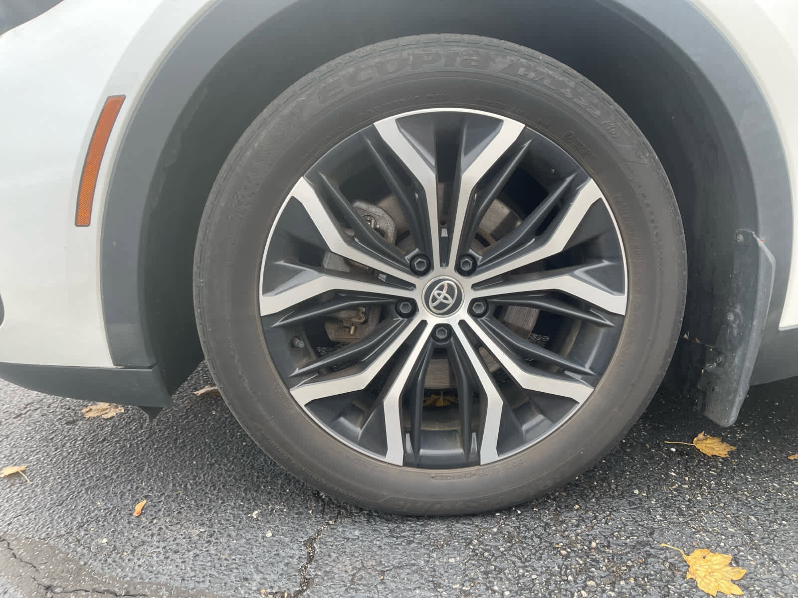 Used 2023 Toyota Crown XLE image 18