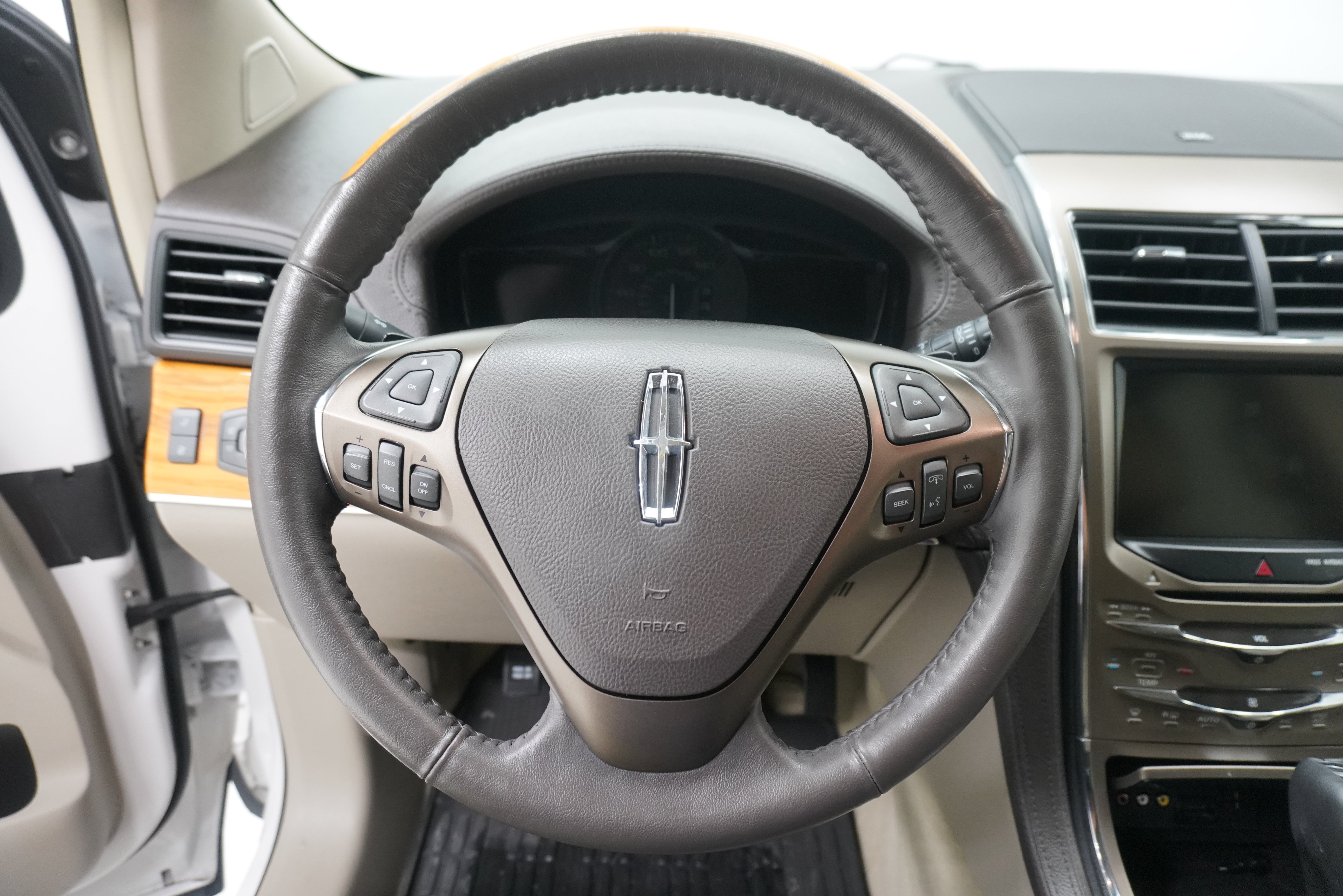 Used 2014 Lincoln MKX FWD w/ Equipment Group 102A image 16