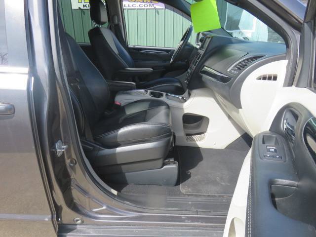 Used 2019 Dodge Grand Caravan SXT image 17