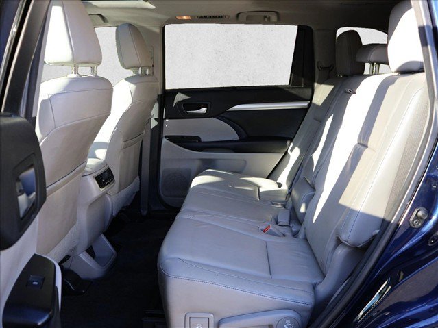 Used 2015 Toyota Highlander XLE AWD/4WD image 23