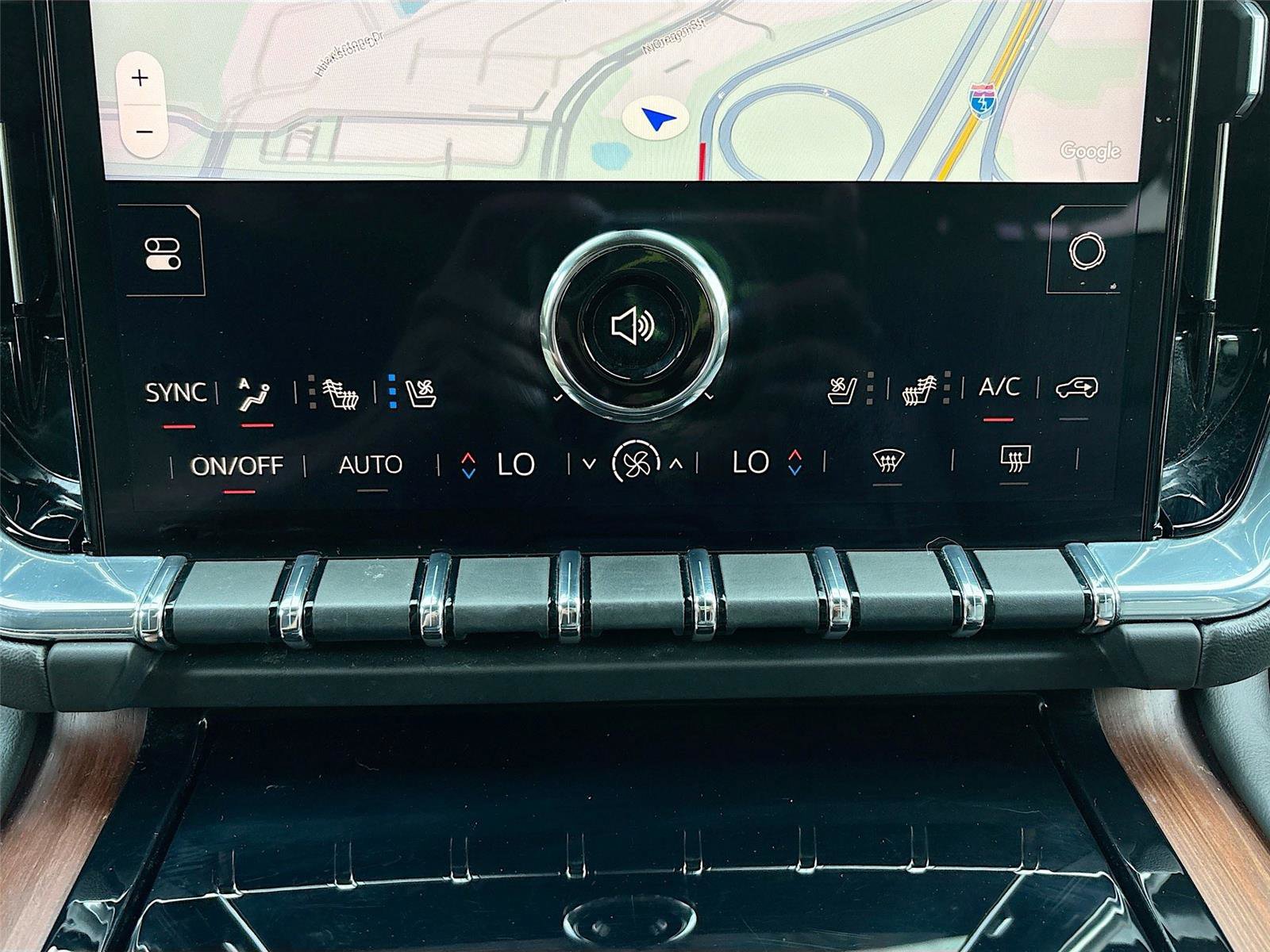 Used 2025 GMC Yukon Denali AWD/4WD image 16