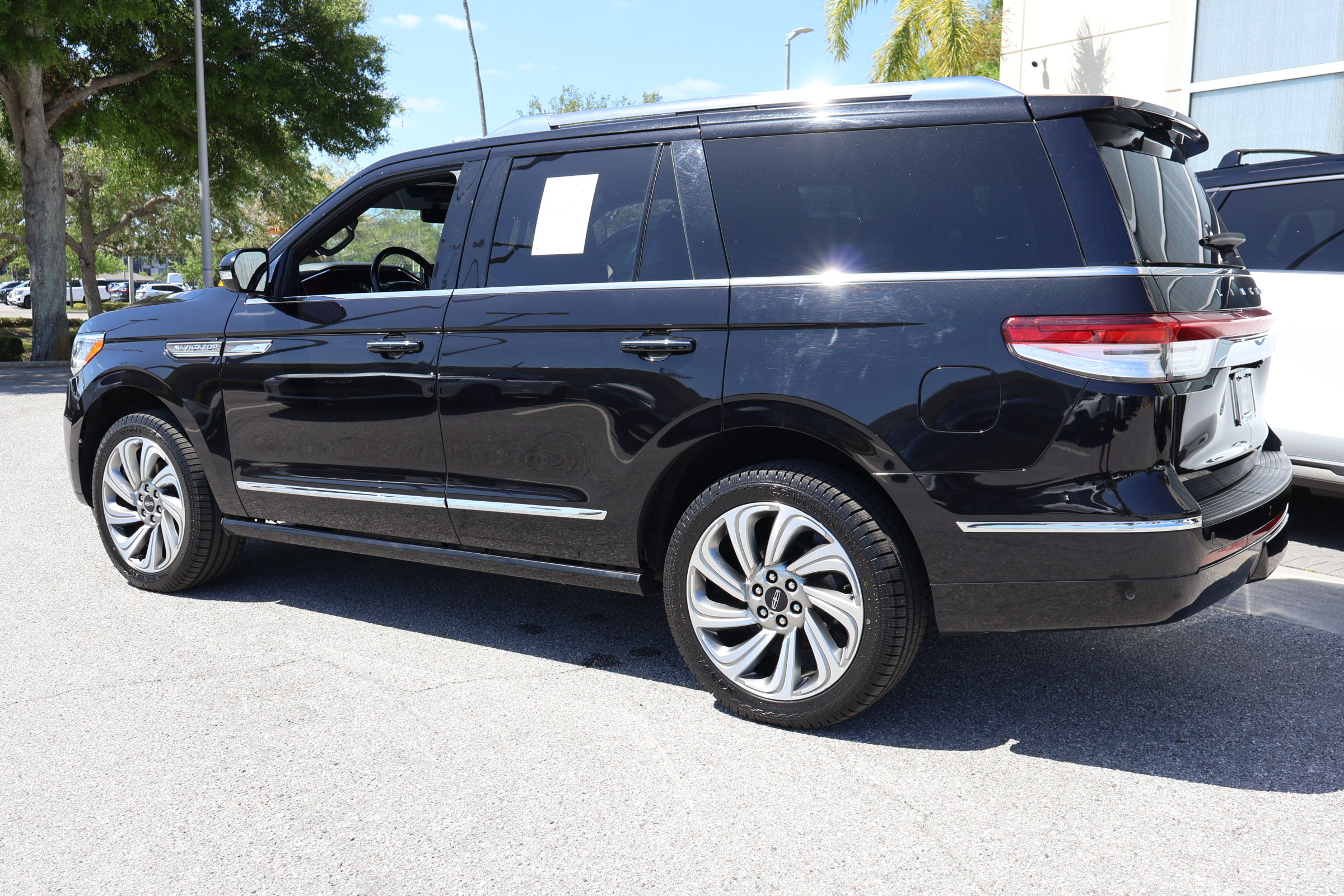 Used 2022 Lincoln Navigator Reserve RWD image 7