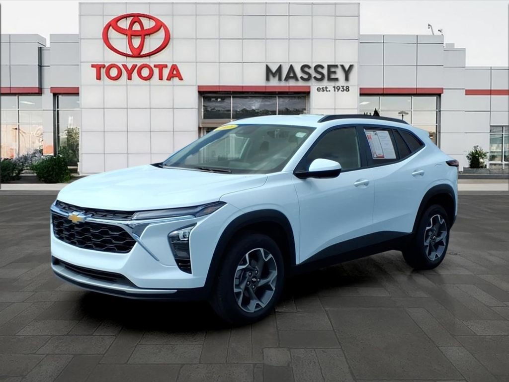 Used 2025 Chevrolet Trax LT FWD image 7