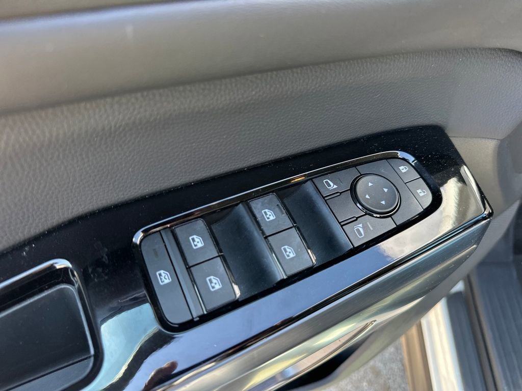 Used 2024 Nissan Pathfinder SL FWD image 14