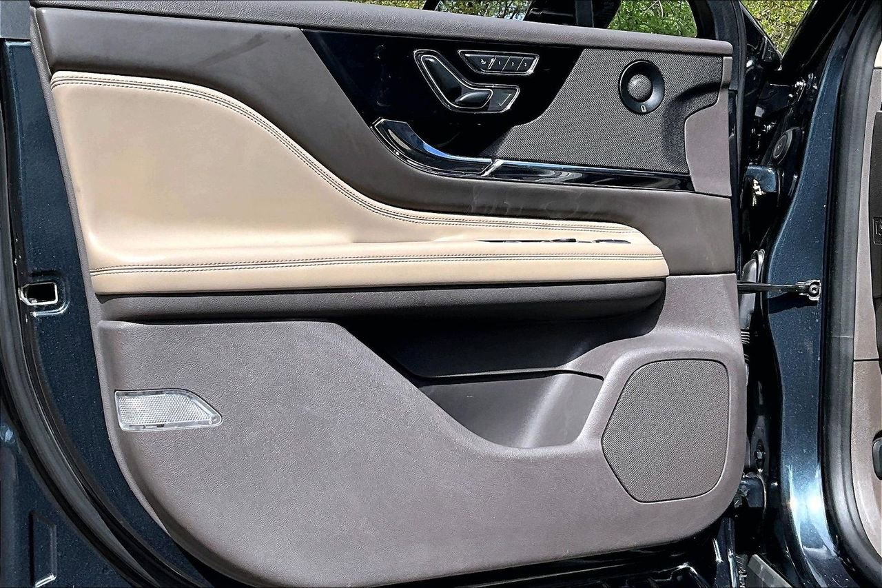 Used 2020 Lincoln Corsair Reserve image 17