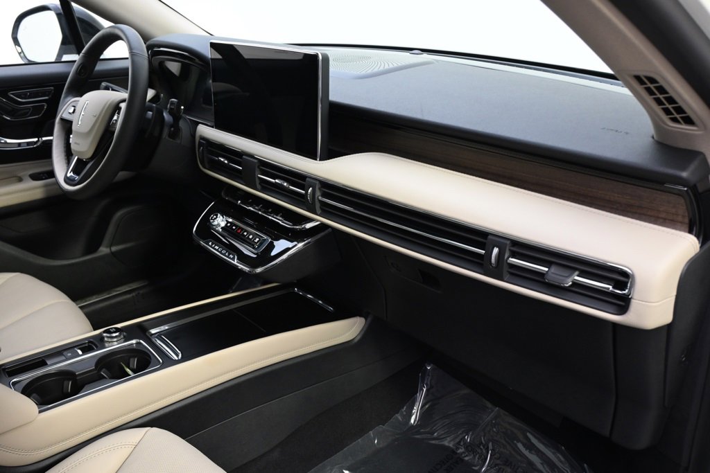 New 2026 Lincoln Corsair Reserve w/ Jet Appearance Package image 15