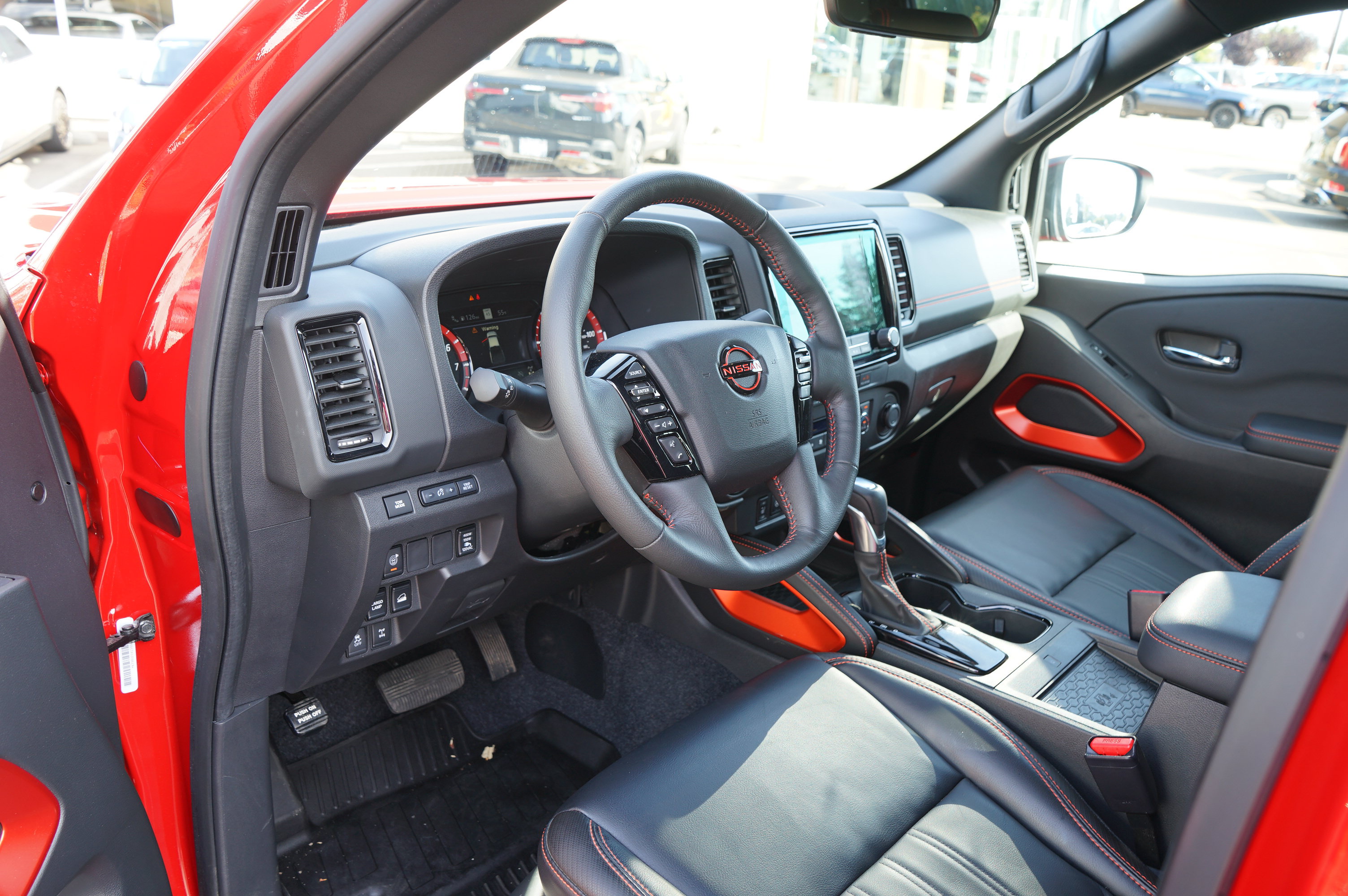 Used 2024 Nissan Frontier PRO-4X w/ Pro Premium Package AWD/4WD image 17