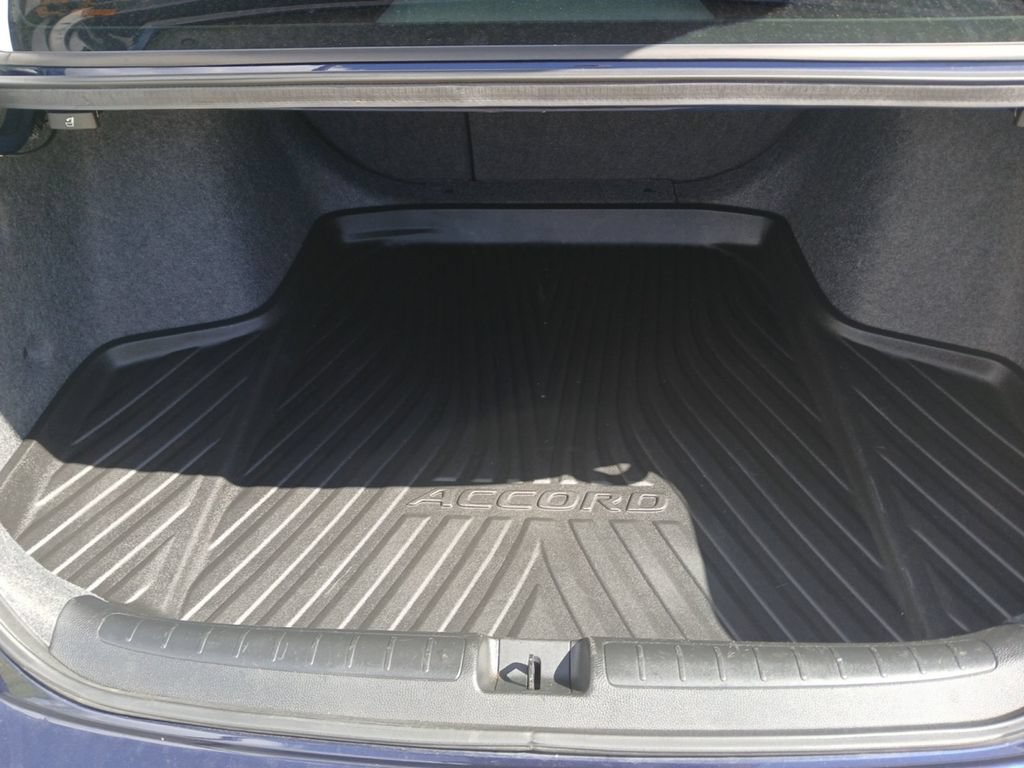 Used 2018 Honda Accord Touring image 11