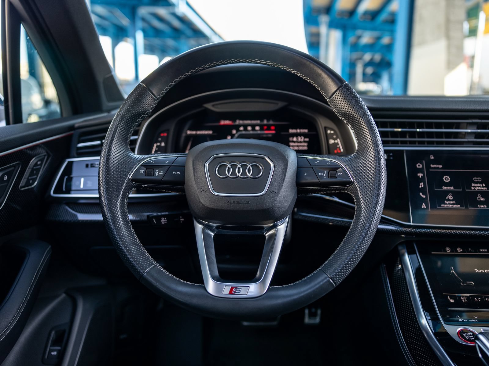 Used 2023 Audi SQ7 Prestige w/ Sport Package AWD/4WD image 6