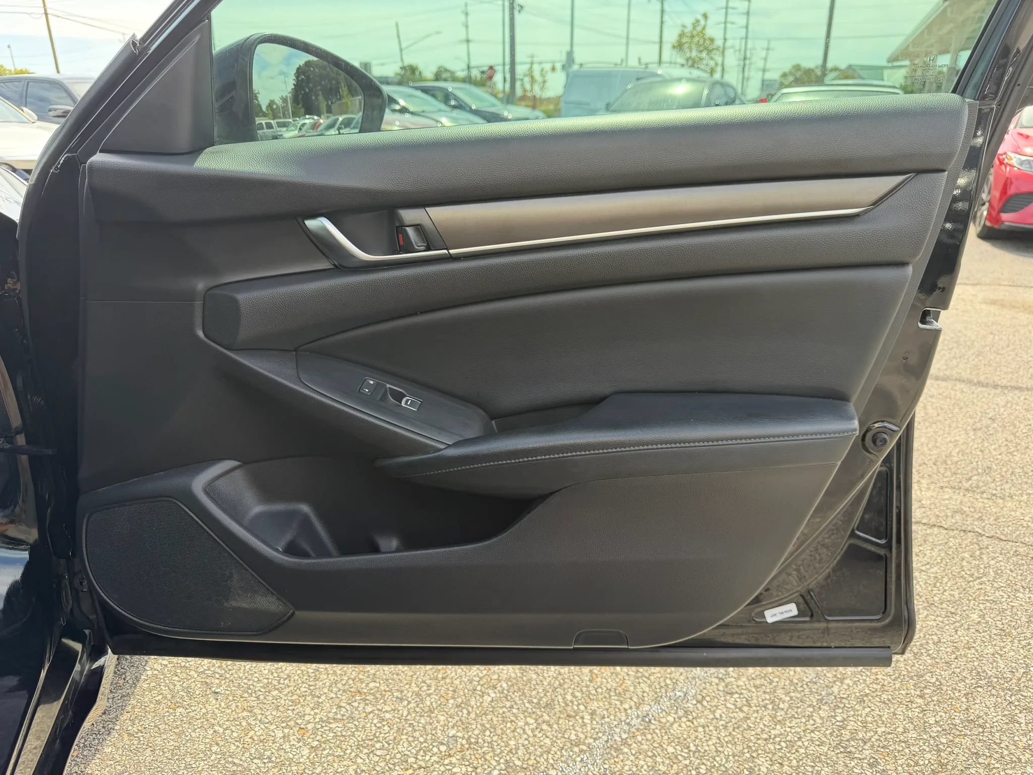 Used 2018 Honda Accord LX image 25