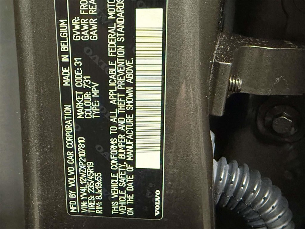 Used 2023 Volvo V60 B5 Cross Country Plus w/ Climate Package image 32