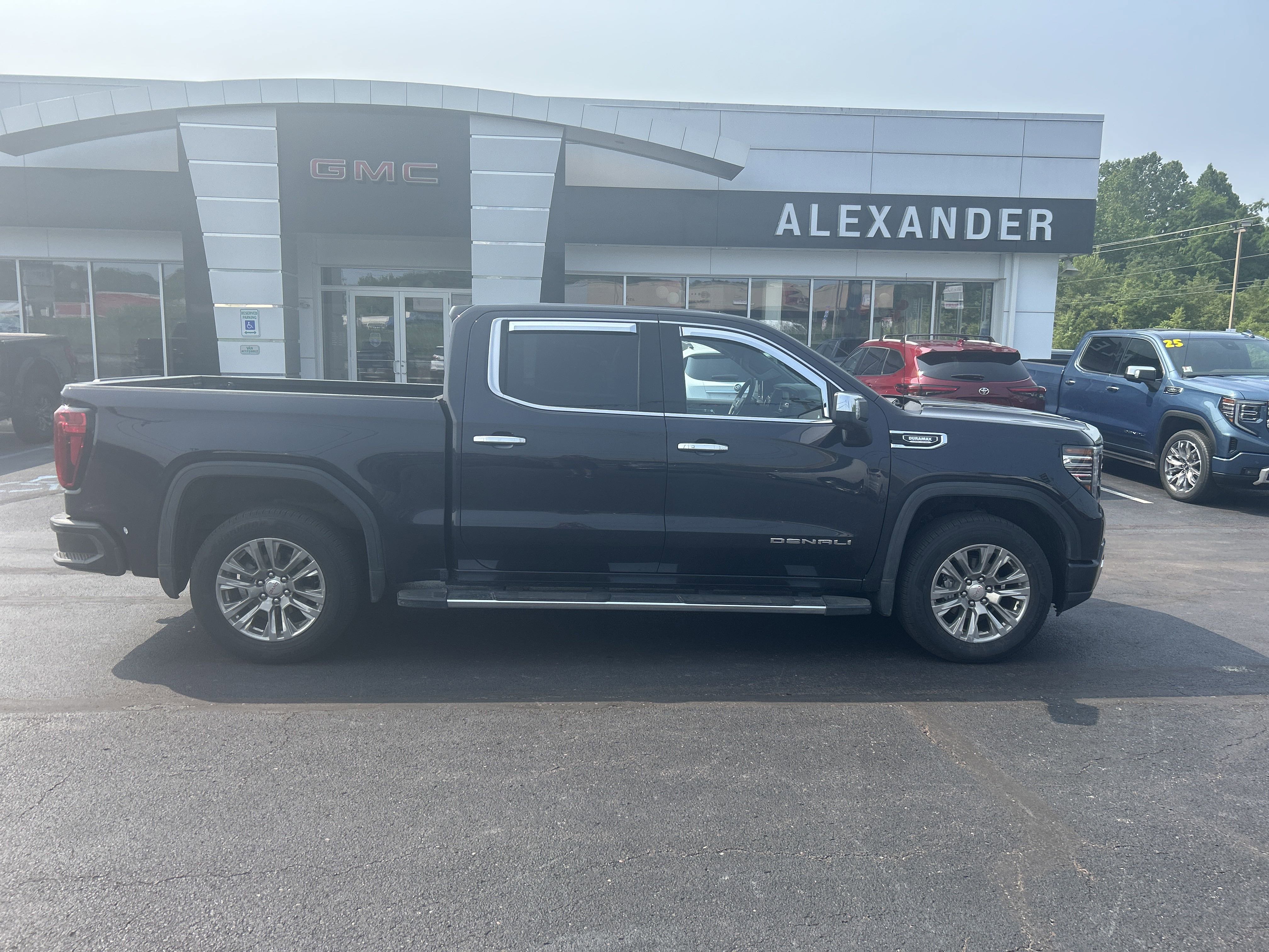 Used 2023 GMC Sierra 1500 Denali image 2