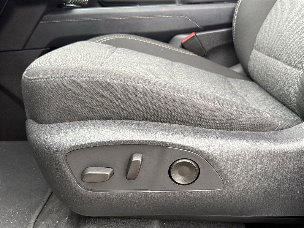 Used 2025 GMC Acadia Elevation image 13