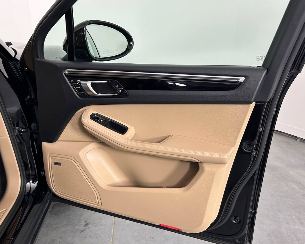Certified 2020 Porsche Macan AWD/4WD image 24