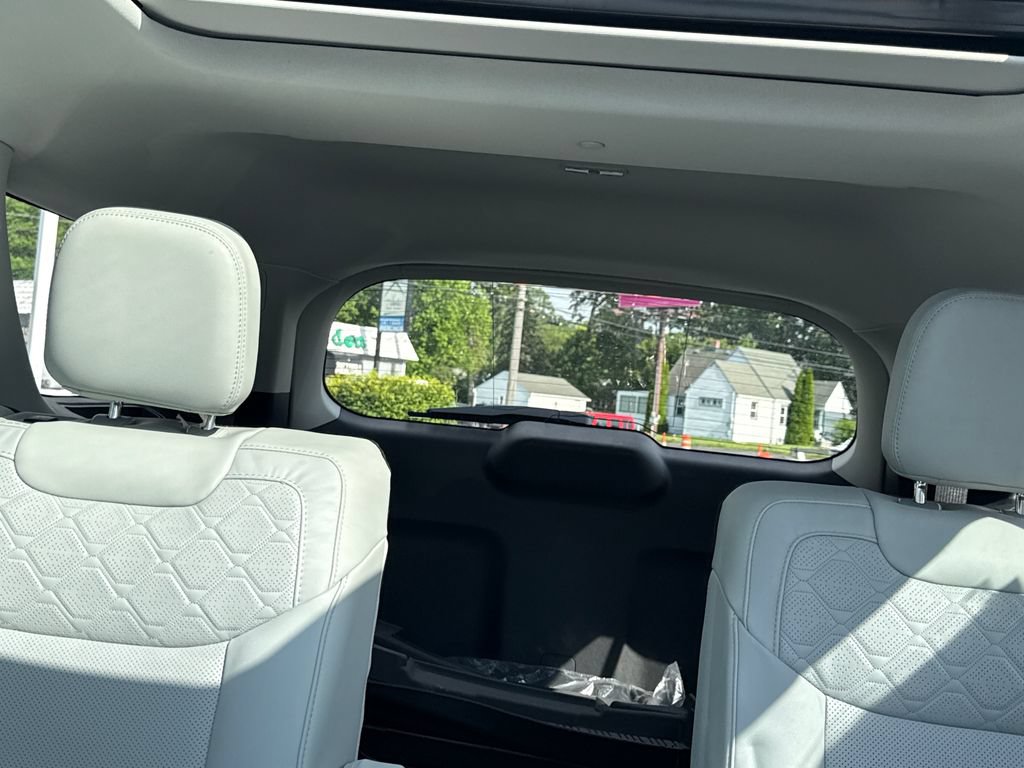 Used 2025 Ford Explorer Platinum w/ LUX Leather Package AWD/4WD image 47