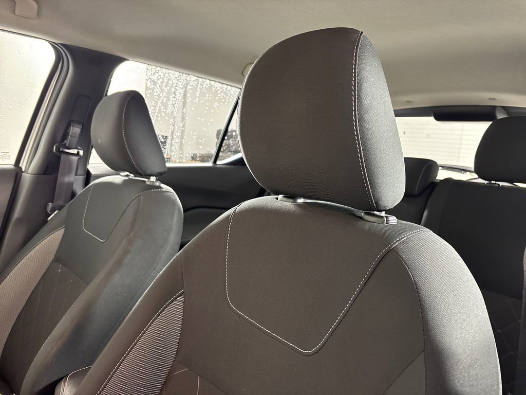 Used 2020 Nissan Kicks SV image 9