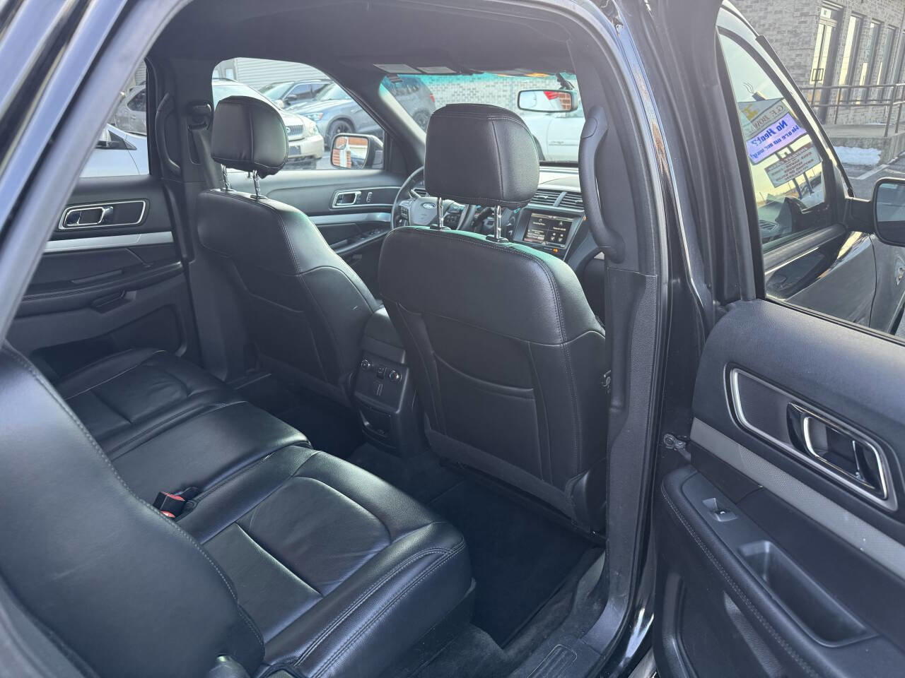 Used 2016 Ford Explorer XLT w/ Equipment Group 202A AWD/4WD image 17