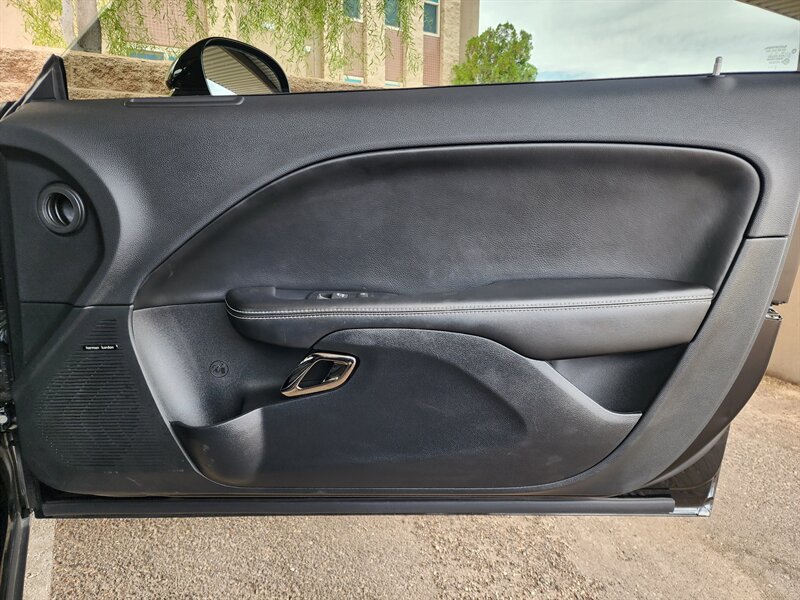 Used 2016 Dodge Challenger SRT Hellcat RWD image 60