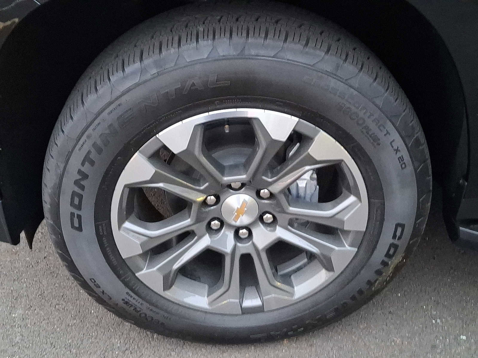 New 2026 Chevrolet Suburban LS image 4