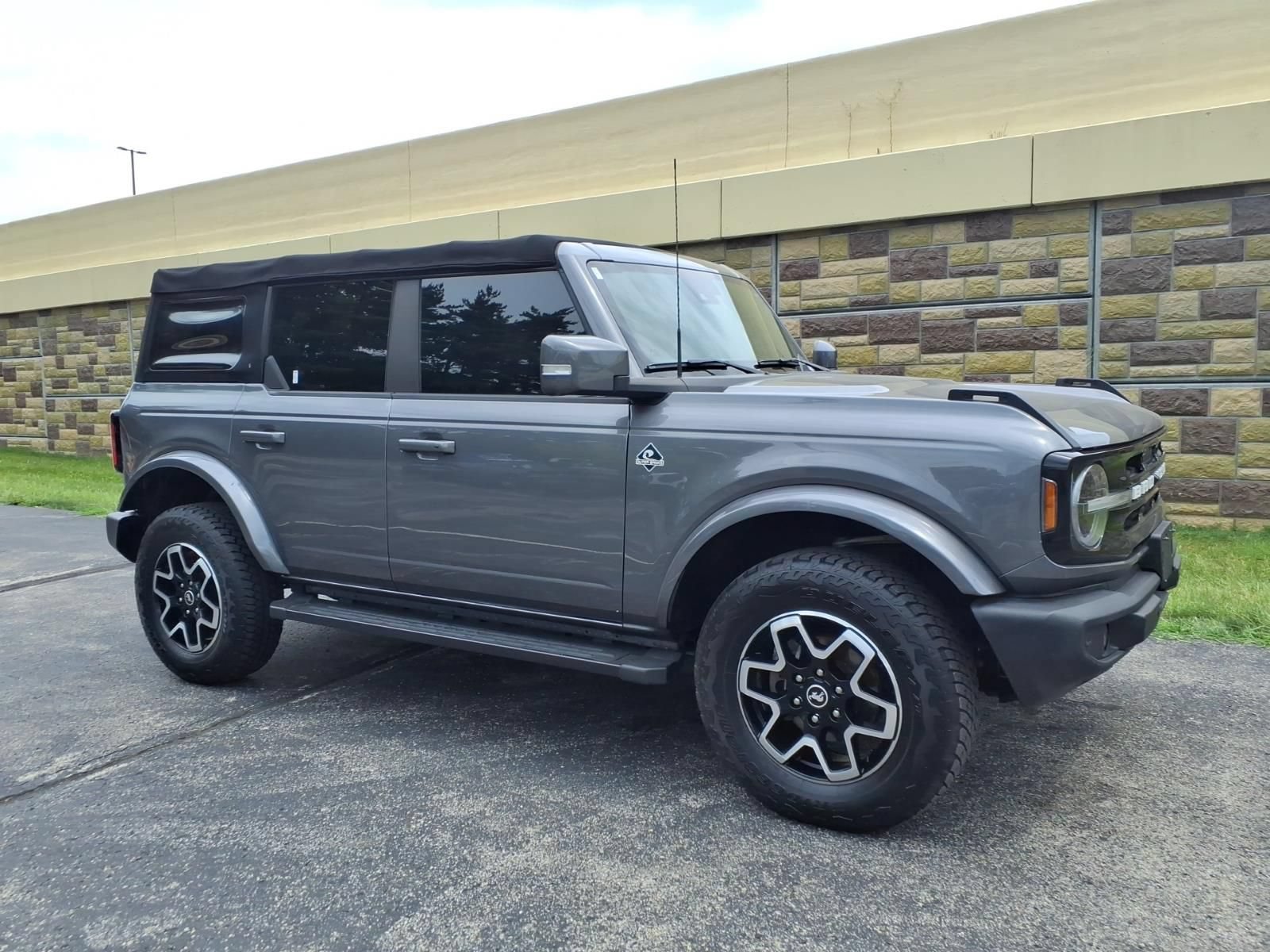 Used 2021 Ford Bronco Outer Banks AWD/4WD image 1