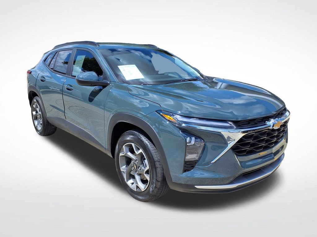 Used 2026 Chevrolet Trax LT w/ Driver Confidence Package FWD image 3