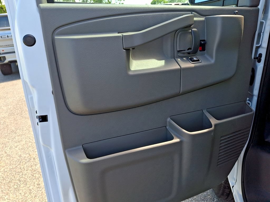 New 2026 Chevrolet Express 2500 w/ Driver Convenience Package RWD image 8
