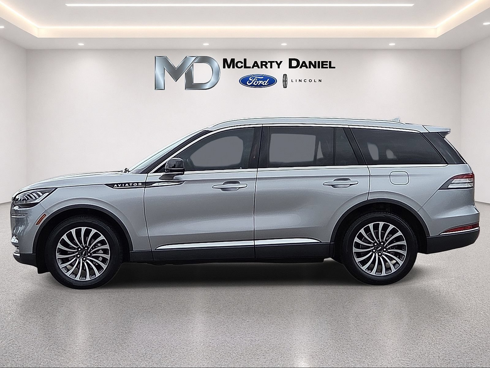 Used 2020 Lincoln Aviator Reserve w/ Elements Package Plus AWD/4WD image 3